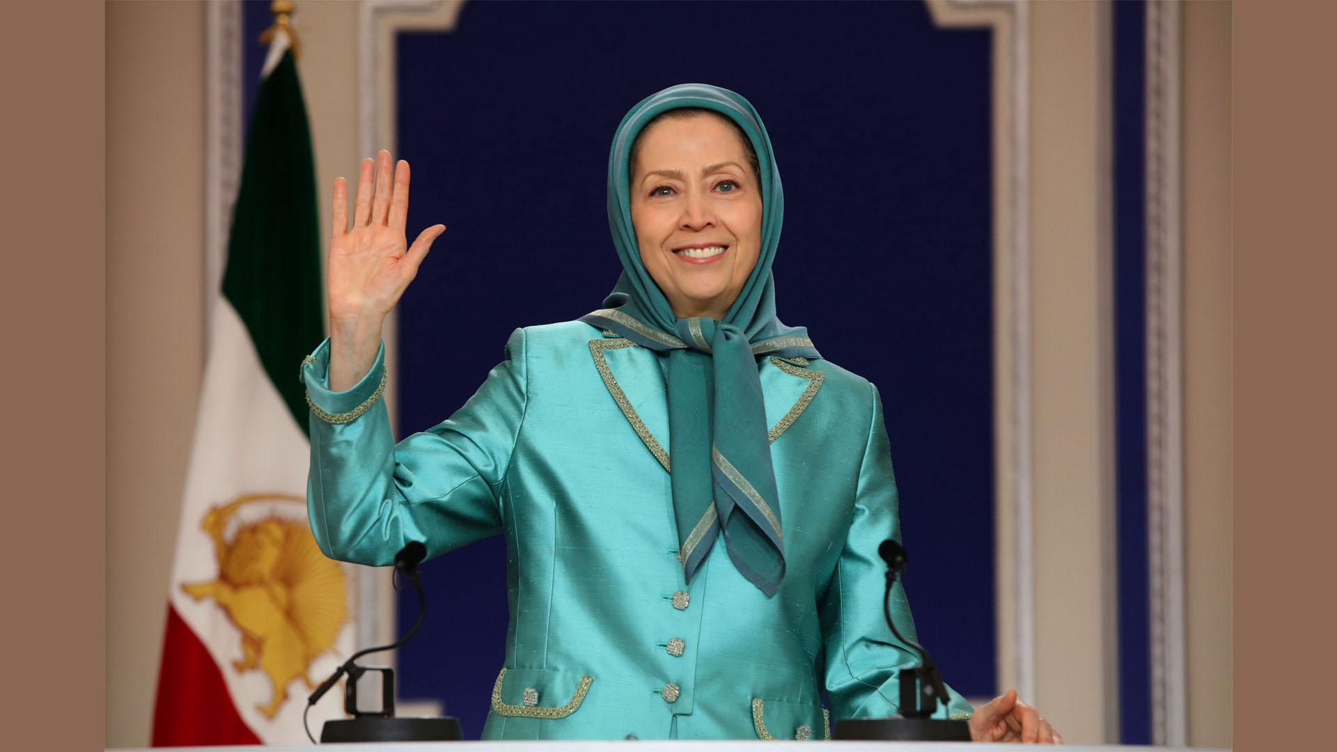 تظاهرات بزرگ ایرانیان در چهل و ششمین سالگرد انقلاب ضدسلطنتی در پاریس - خانم مریم رجوی